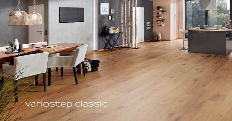 פרקט למינציה קלאסי קרונו אוריגינל שמותקן בסלון ומטבח